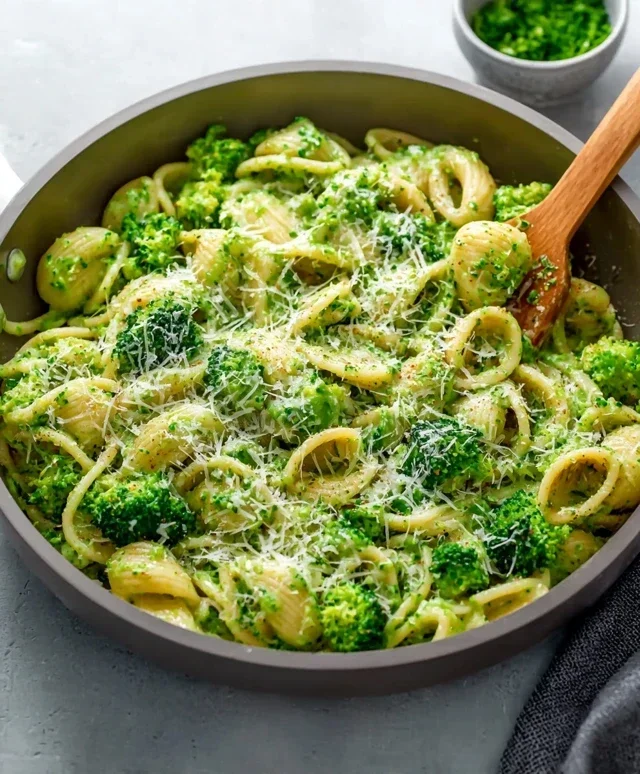 Light and Healthy Broccoli Pasta
